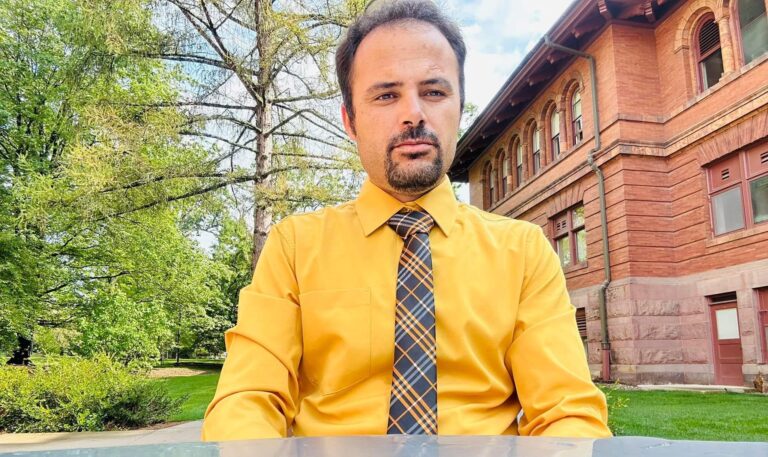 گفتگو با نصیر آرین: فرسودگی منابع، بی‌دانشی و بحران تحقیق در دانشگاه‌های افغانستان