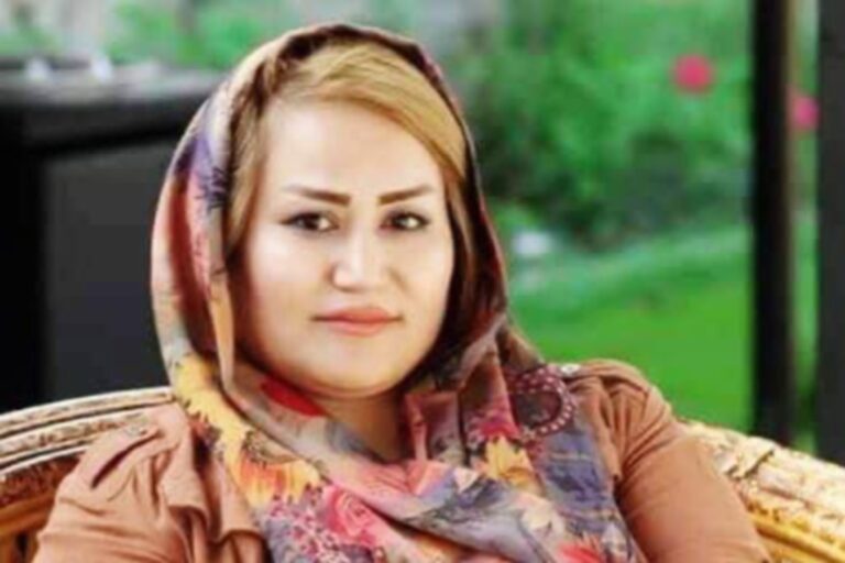 می‌روم تا گم شوم در لابلای پل‌سرخ